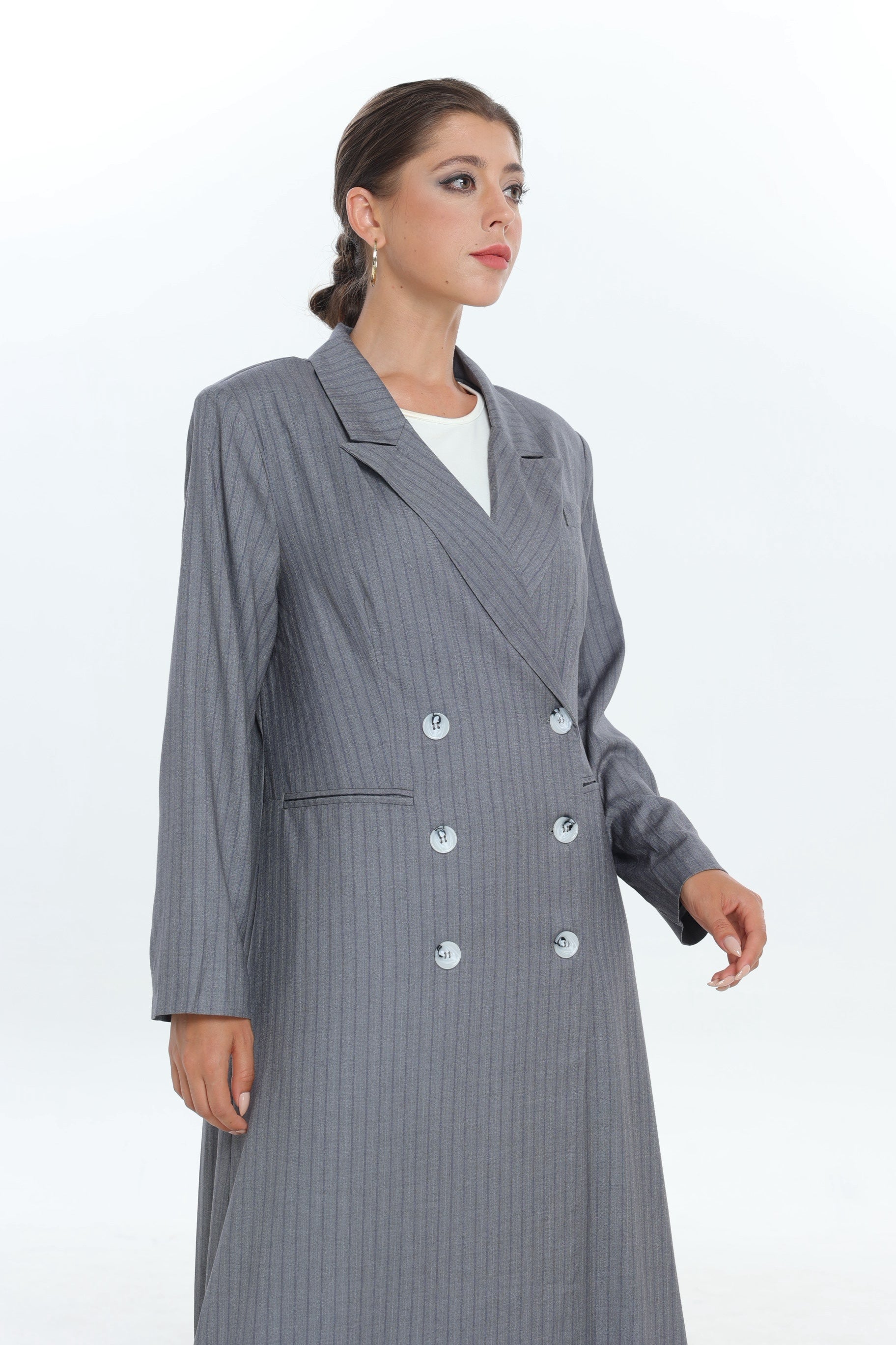 عباية بدلة رمادية ثلاثية الأزرار