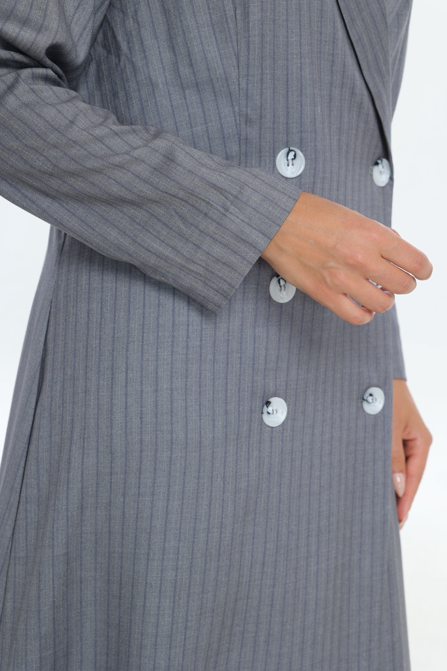 عباية بدلة رمادية ثلاثية الأزرار