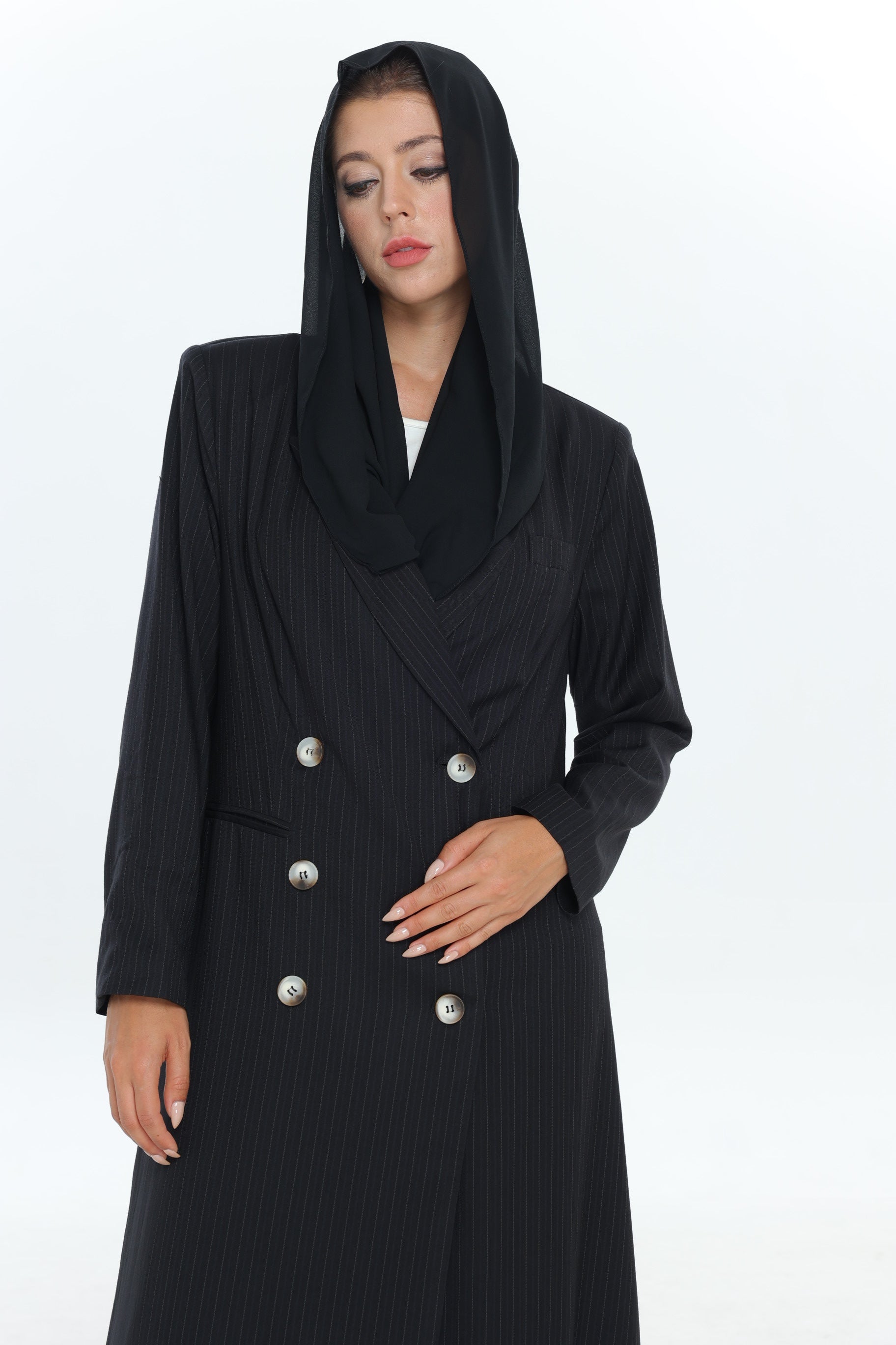 عباية بدلة سوداء ثلاثية الأزرار