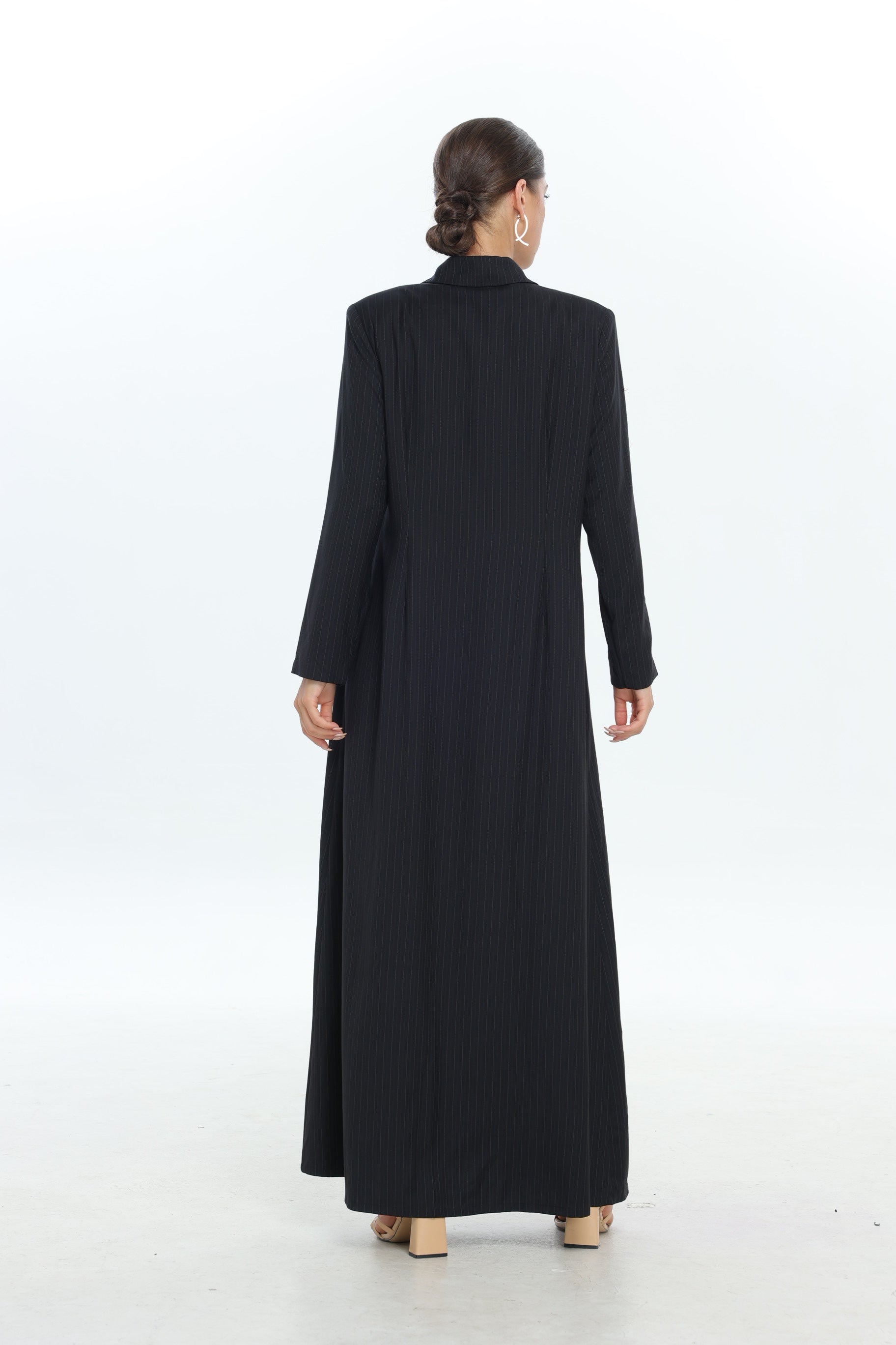 عباية بدلة سوداء ثلاثية الأزرار