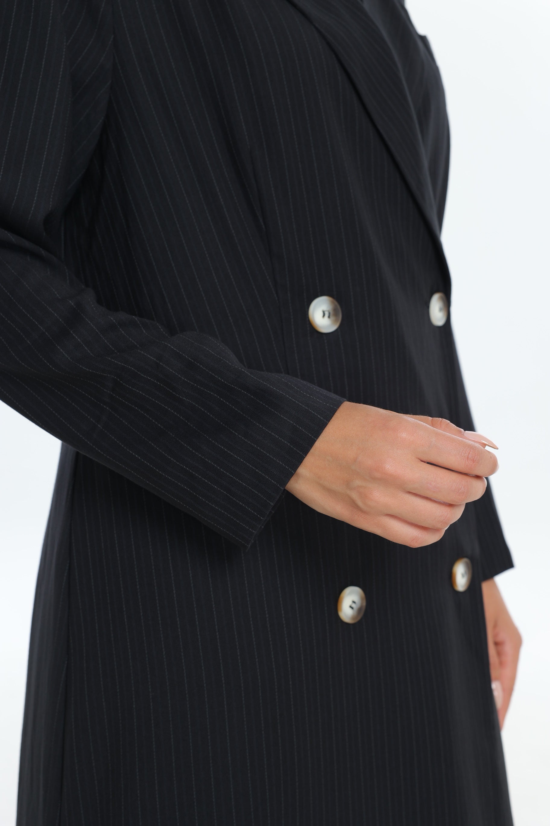 عباية بدلة سوداء ثلاثية الأزرار