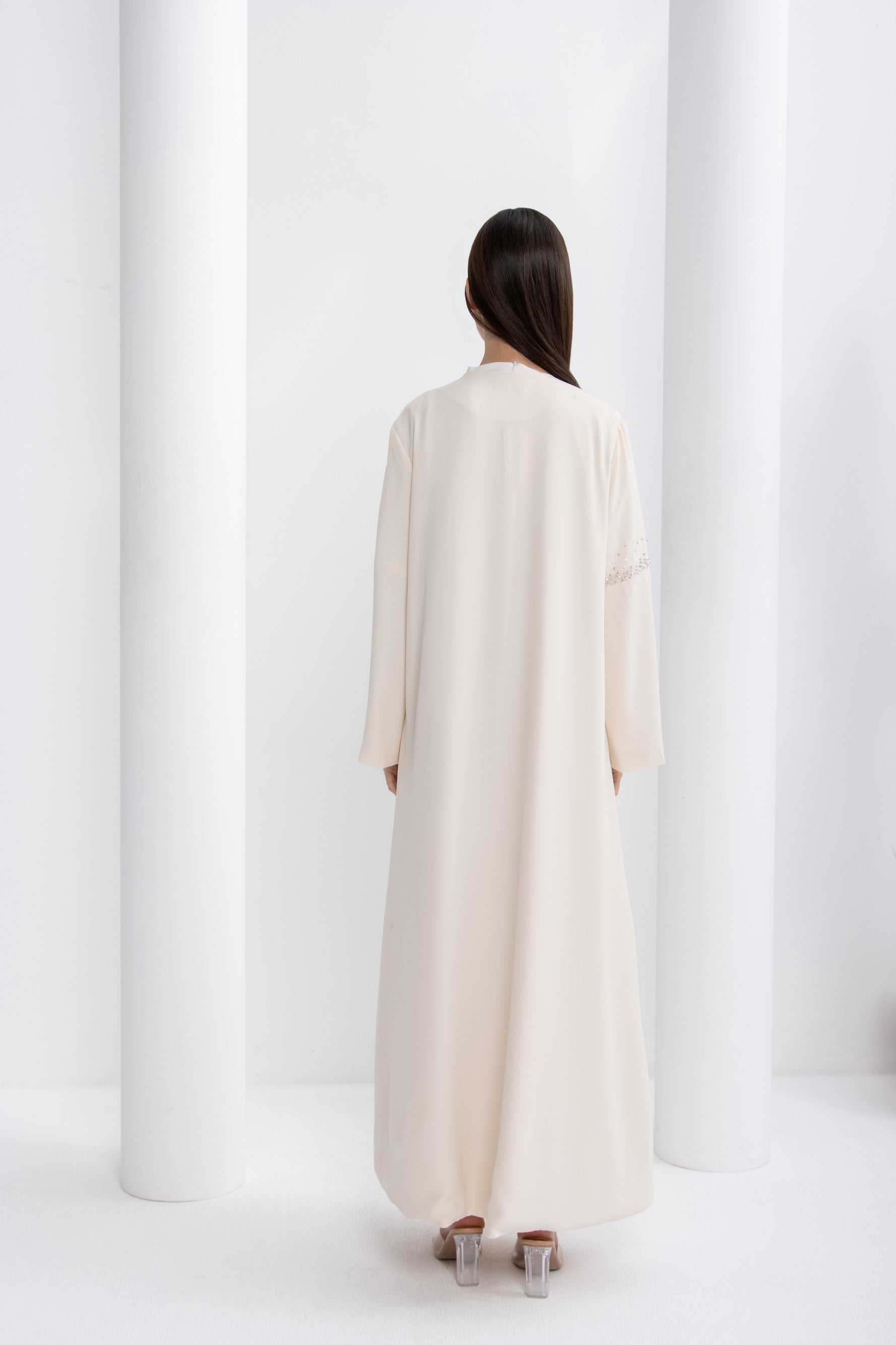 عباية سهرة بالكريستال باللون البيج