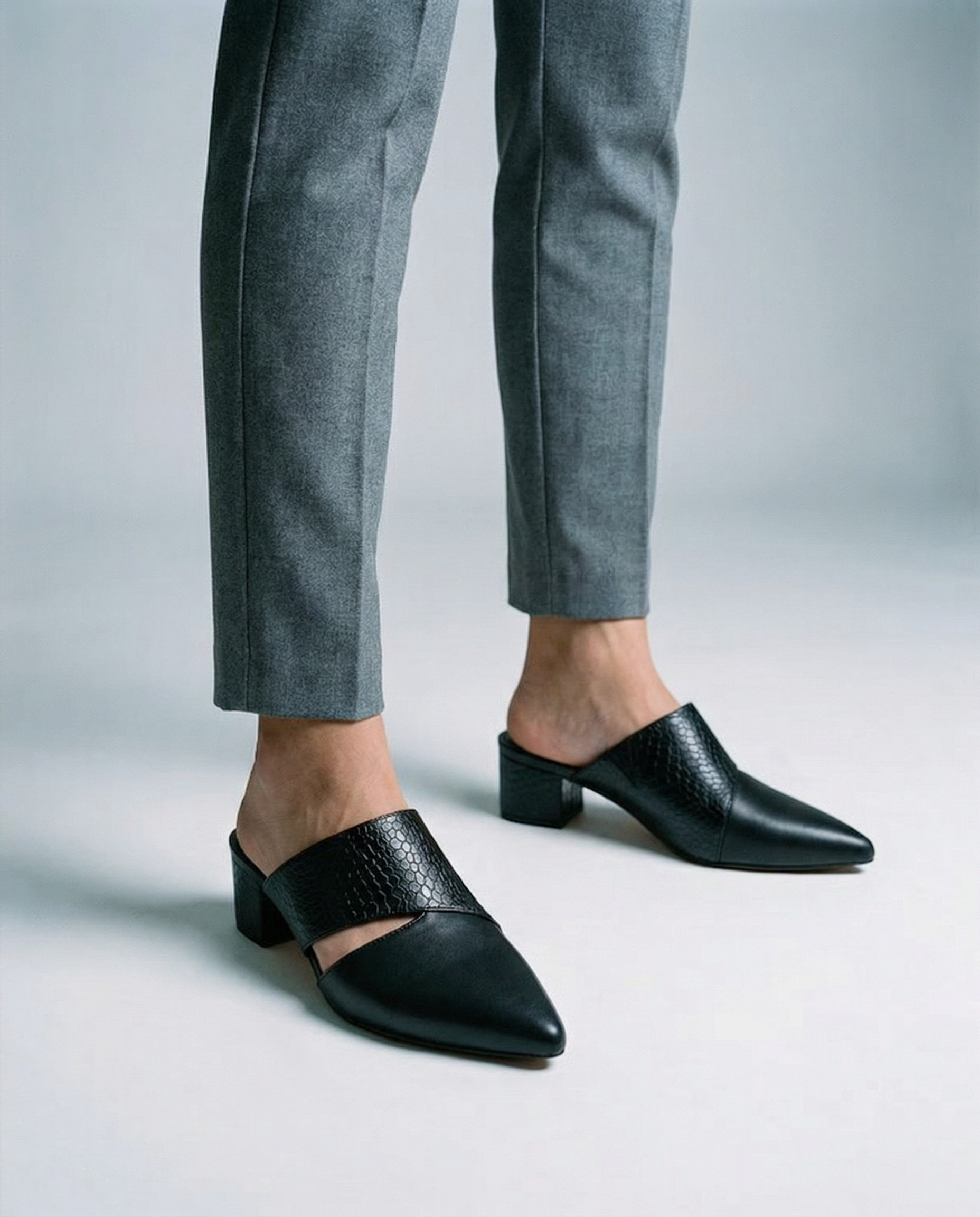 Half Black Snakeskin Leather Shoes with Cut Out effect