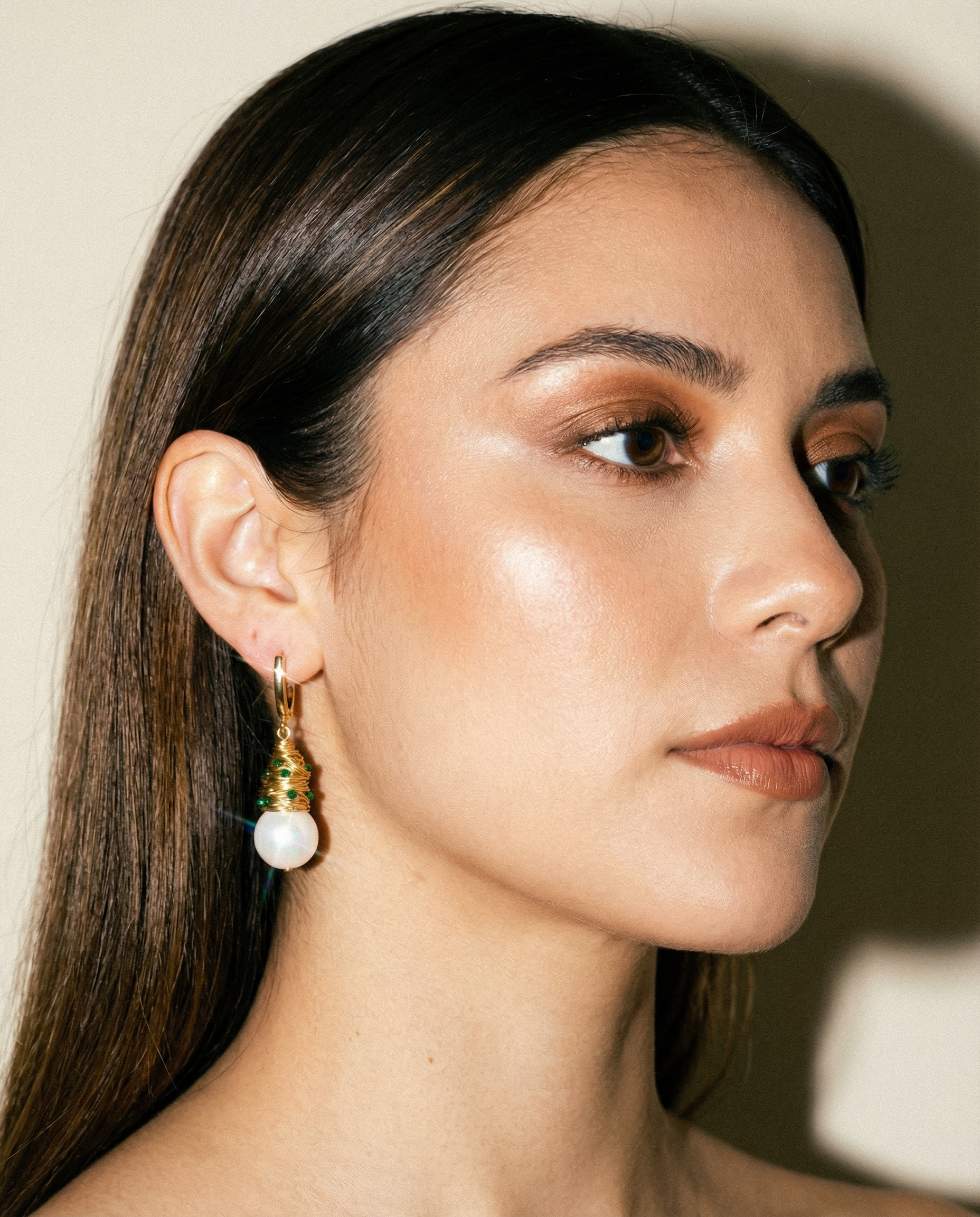 Wired Golden Drop Earrings with Emerald Stones