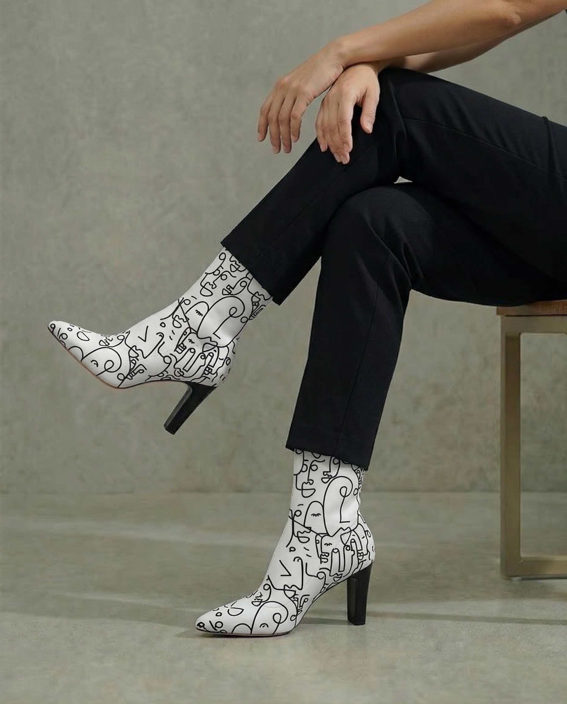 Line Drawing Sock Heel