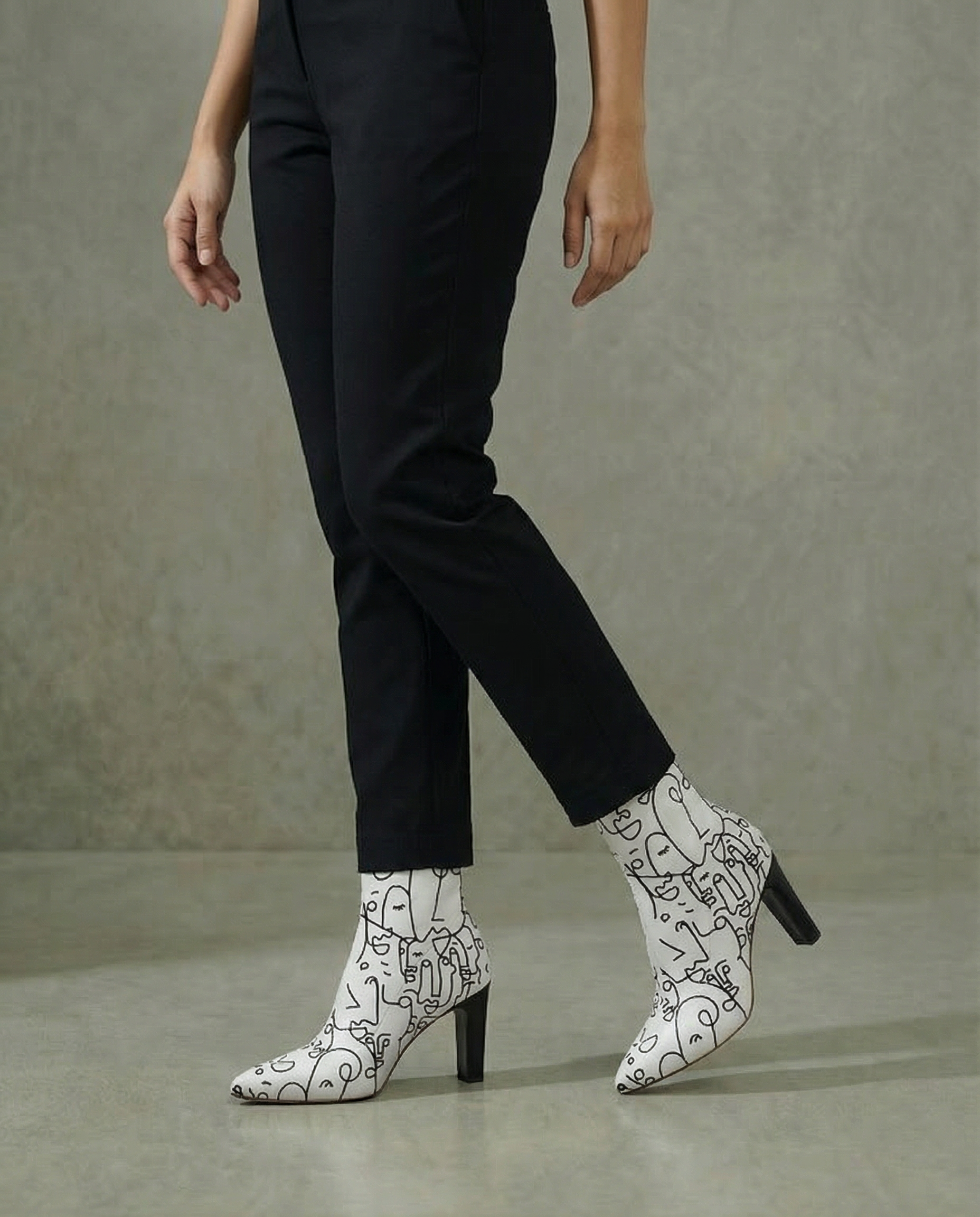 Line Drawing Sock Heel