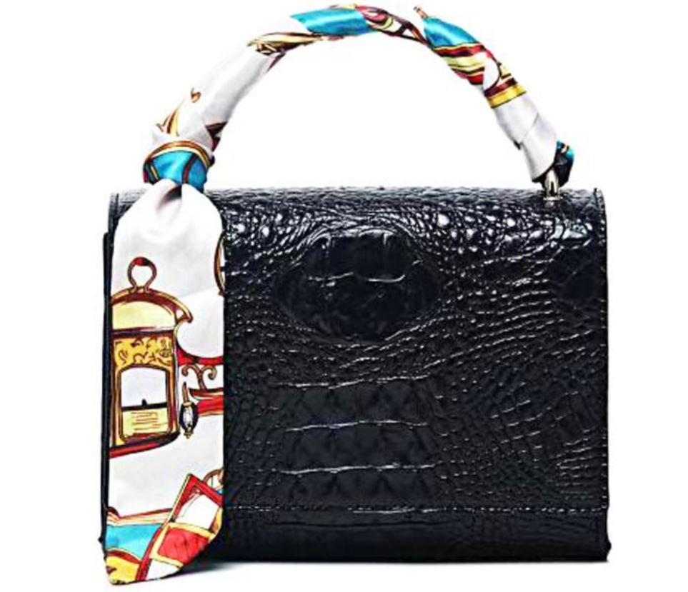 حقيبة مربعة بجلد الثعبان الأسود