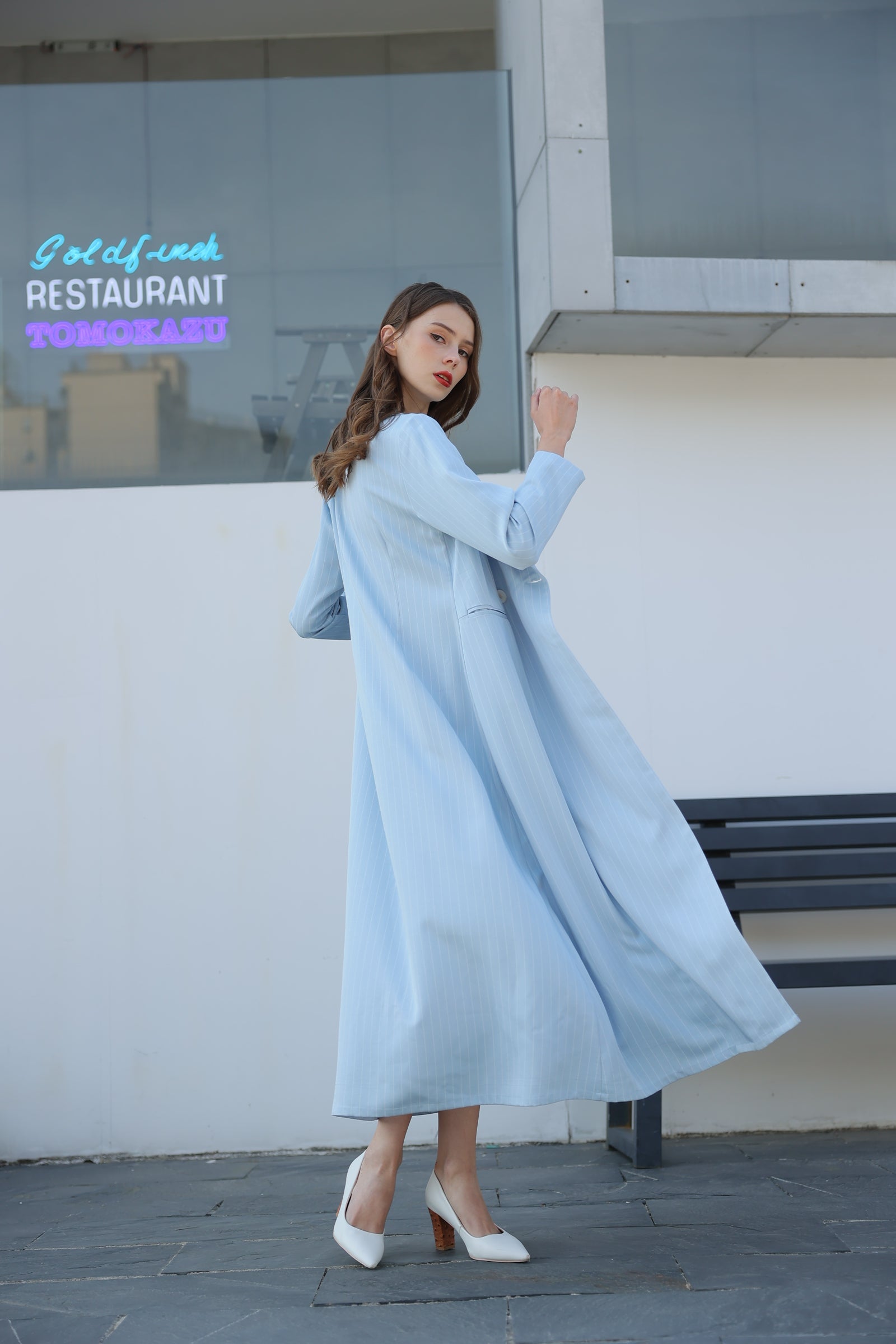 عباية كلاسيكية بدلة مخططة باللون الازرق الفاتح