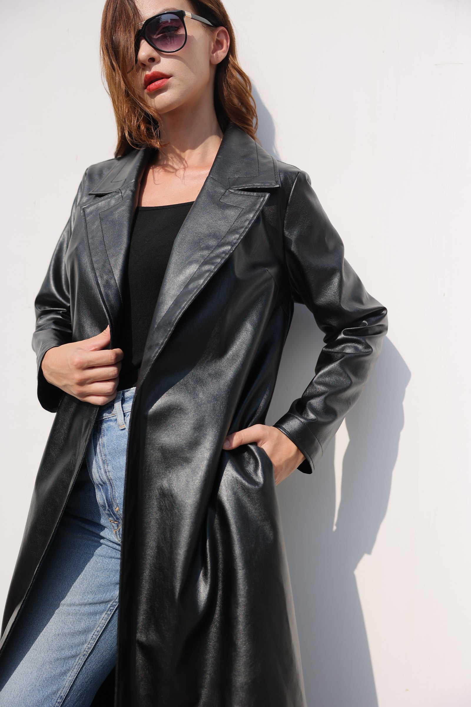 عباية جلد سوداء