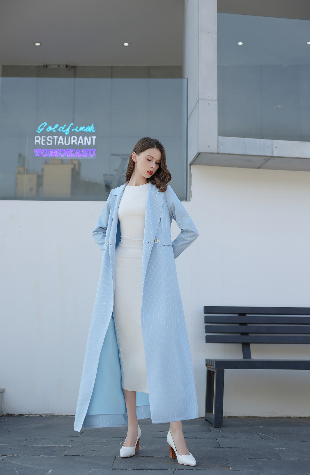 عباية كلاسيكية بدلة مخططة باللون الازرق الفاتح