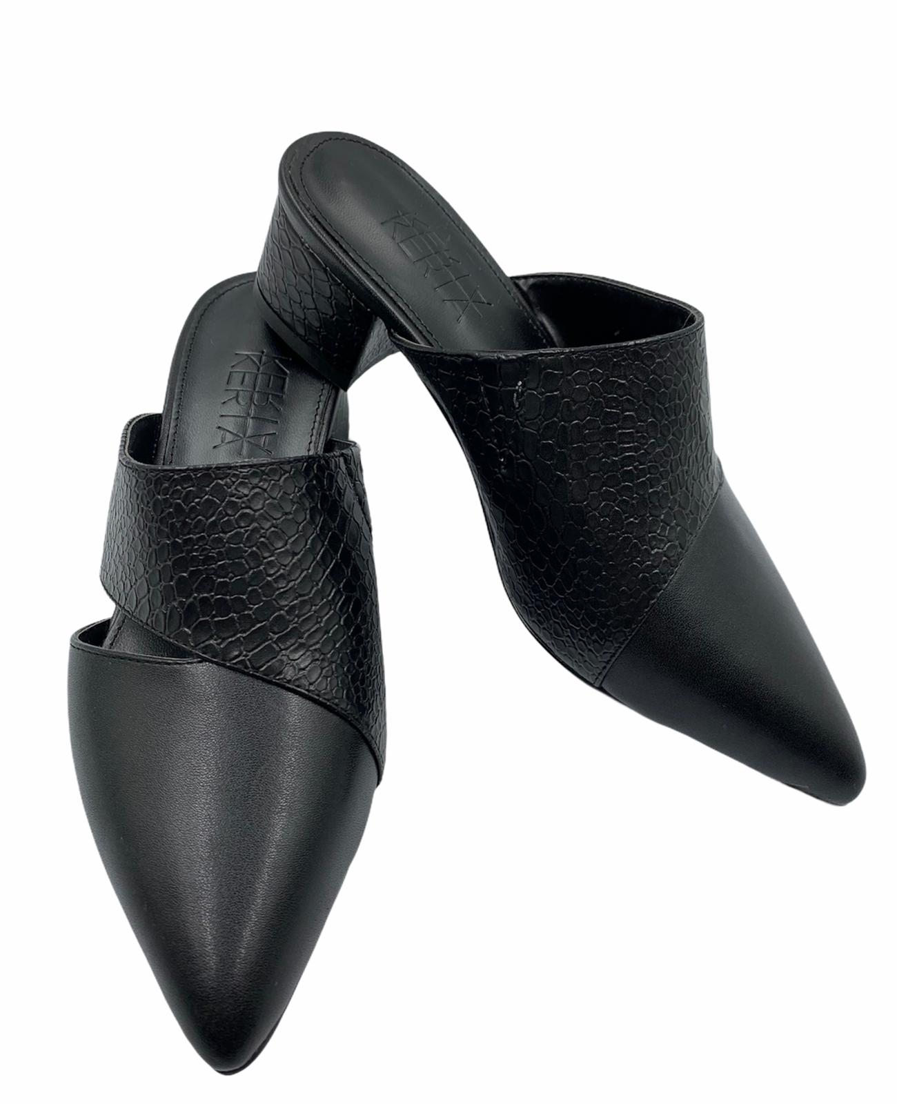 حذاء جلد الثعبان الأسود