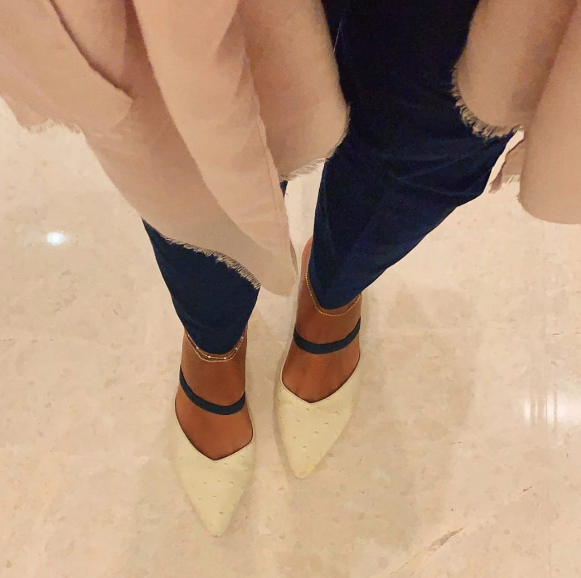 حذاء كلاسيكي من جلد النعام - كريمي