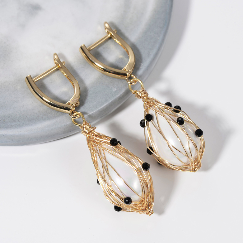 Wire wrapped pearl earrings in Black