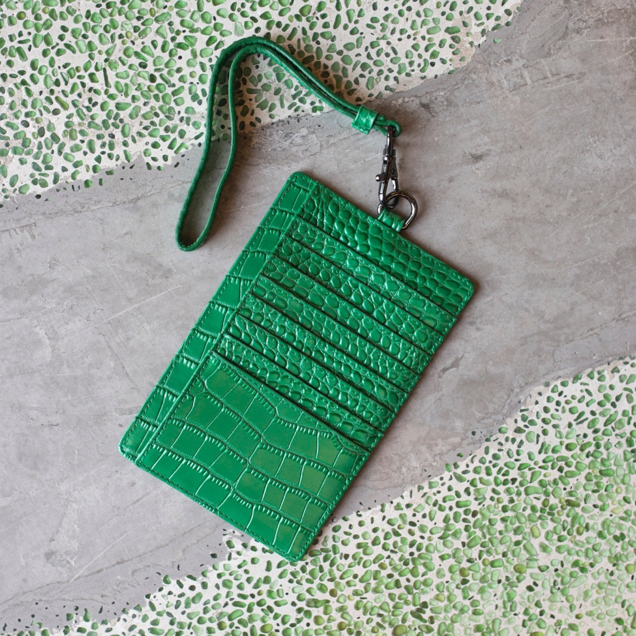 محفظة كروس بودي للهاتف والبطاقات - جلد تمساح أخضر