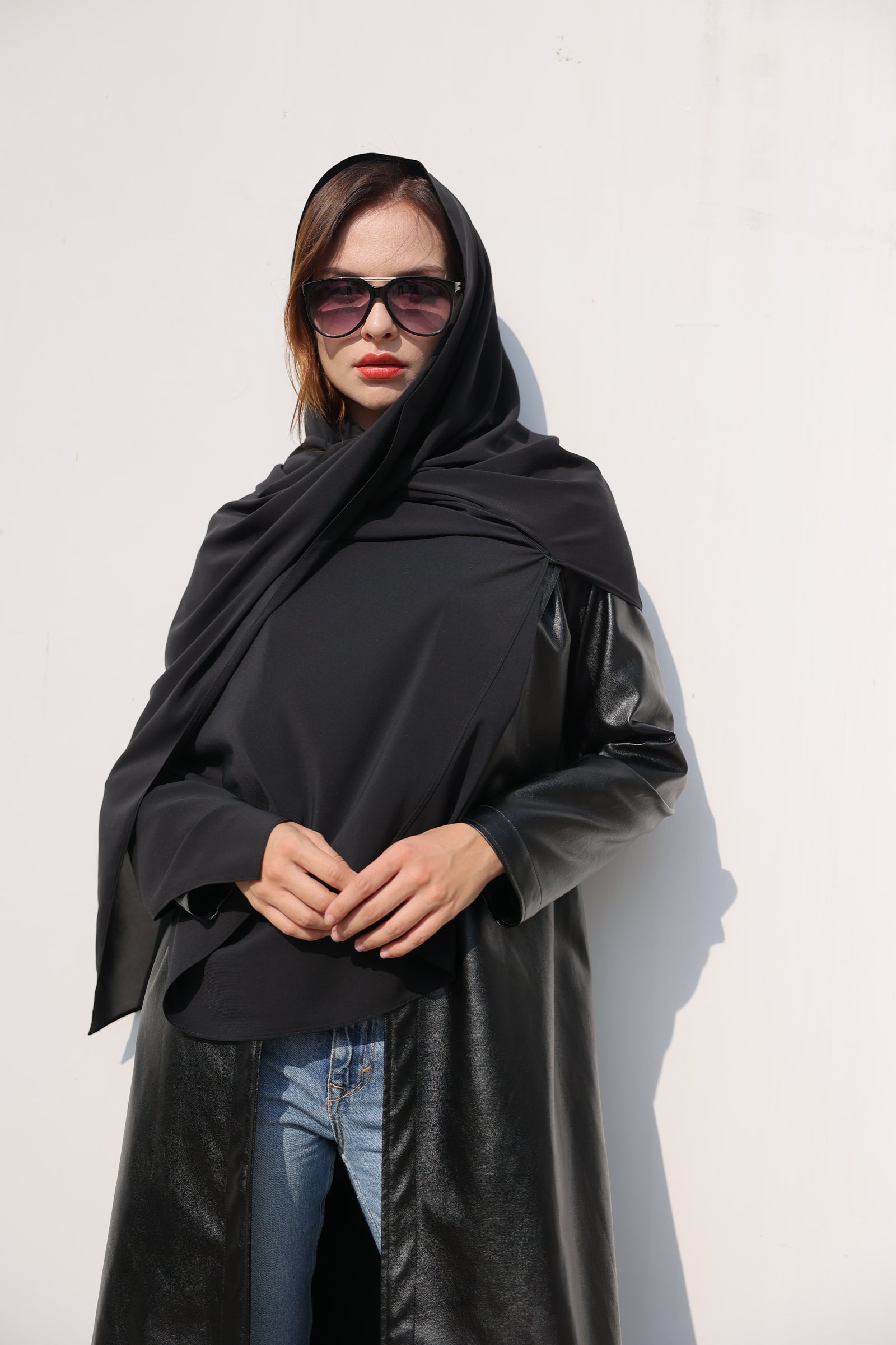 عباية جلد سوداء