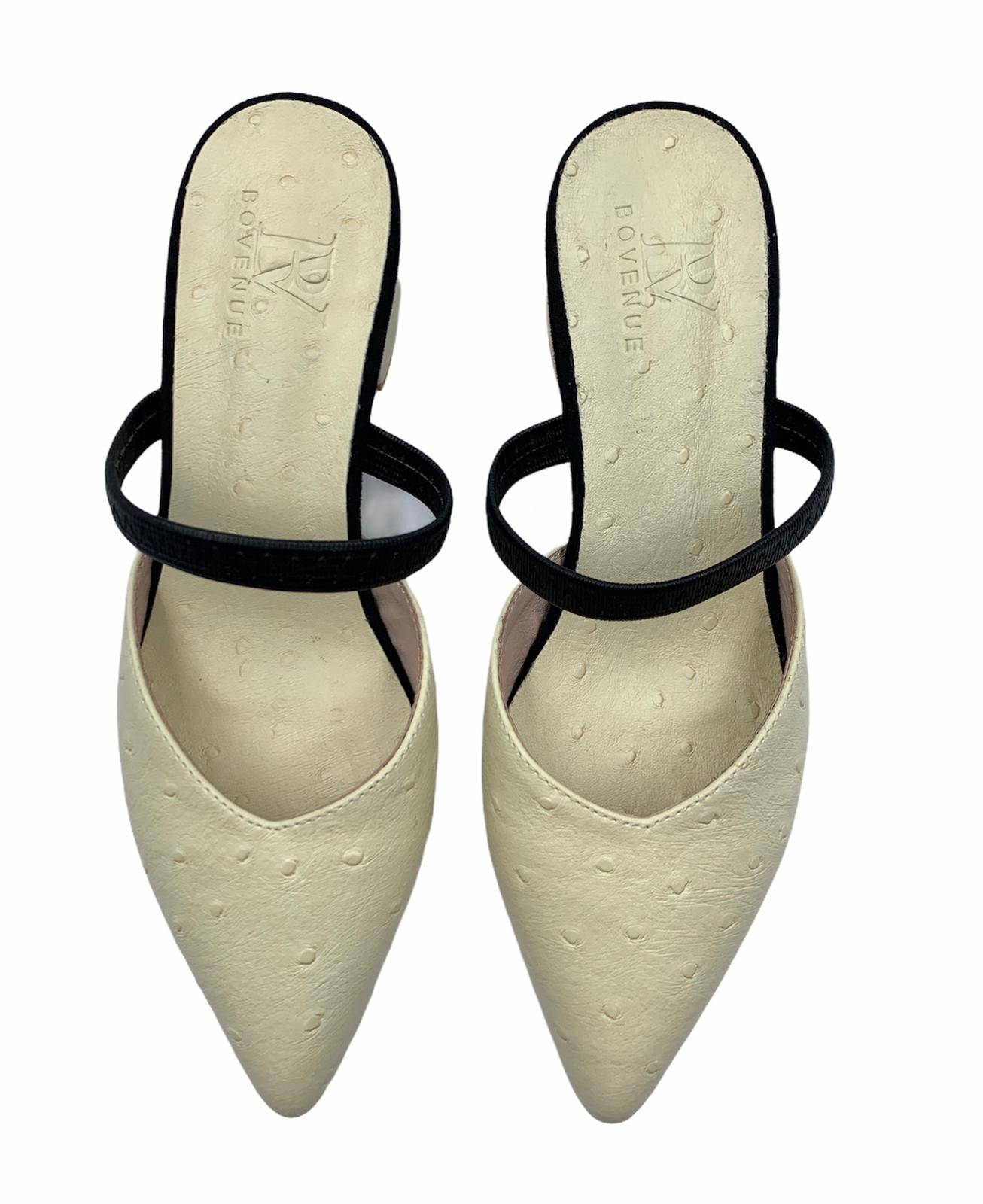 حذاء كلاسيكي&nbsp; من جلد النعام - كريمي
